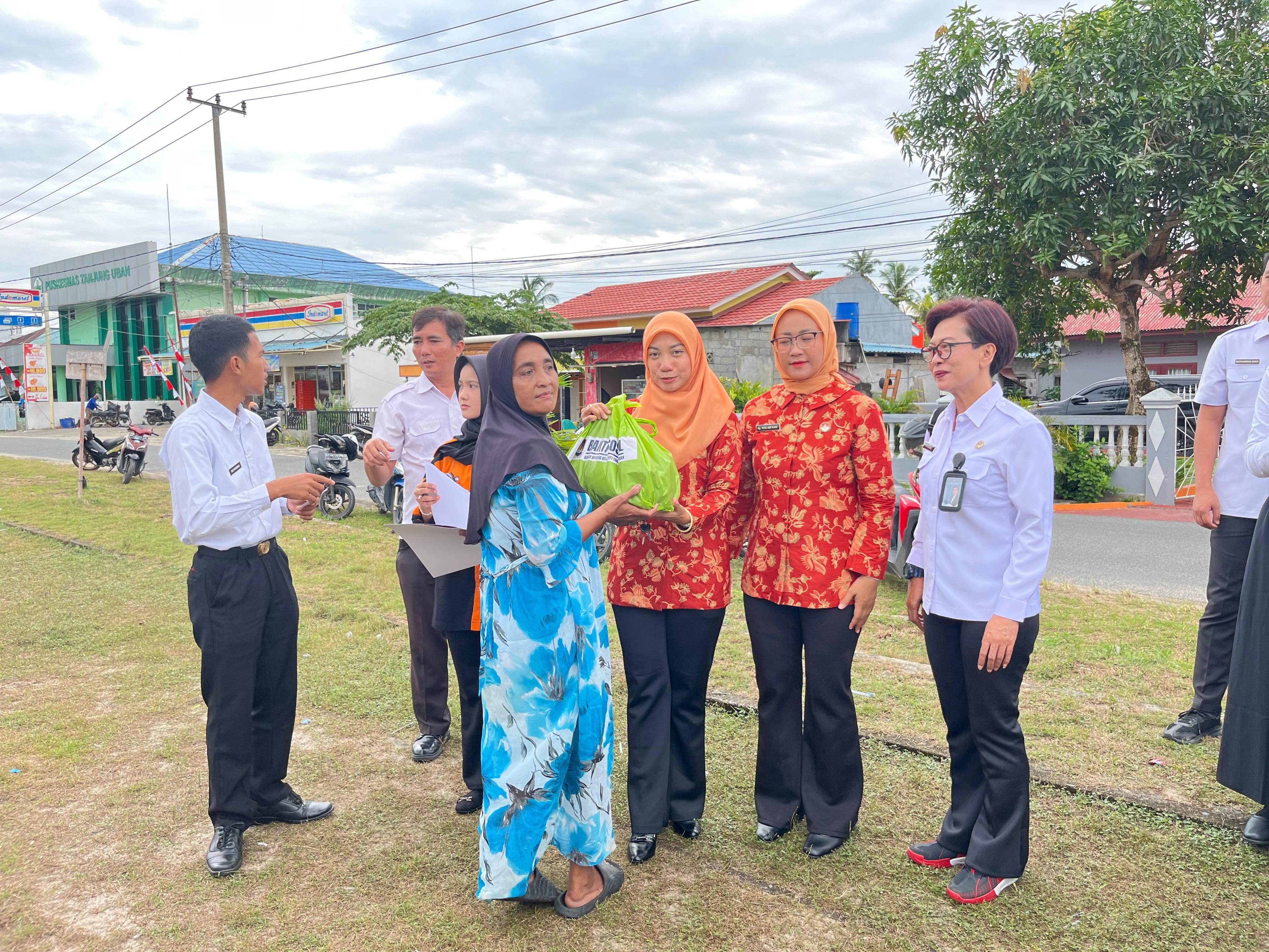 Bakti Sosial Kantor Imigrasi Kelas II TPI Tanjung Uban Melayani Sepenuh Hati Mengabdi Sebagai Insan Imigrasi 3
