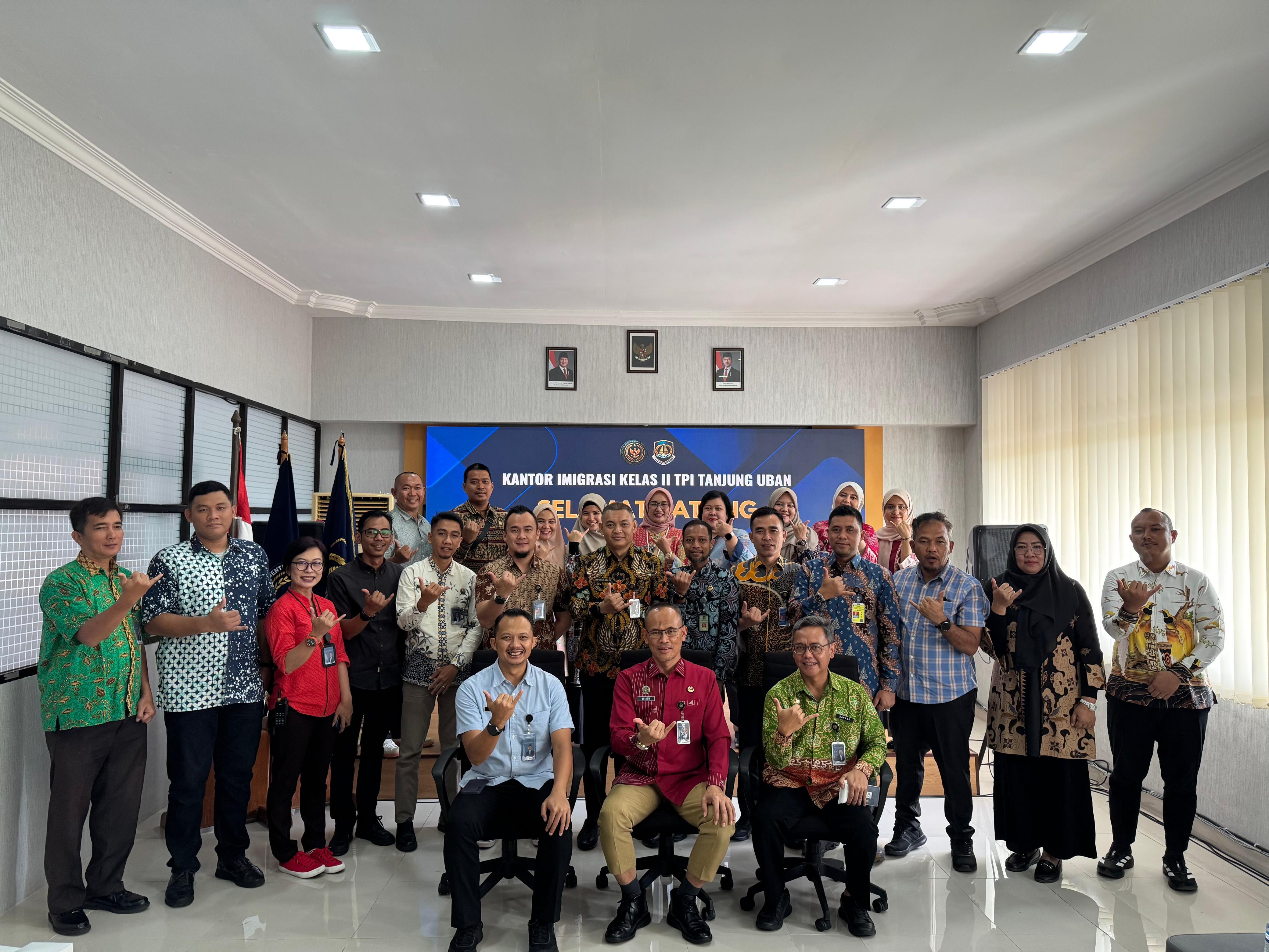 Imigrasi Tanjung Uban Terima Kunjungan Studi Tiru Imigrasi Padang Terkait Fungsi Pengawasan Keimigrasian di Wilayah Maritim Imigrasi Tanjung Uban Terima Kunjungan Studi Tiru Imigrasi Padang Terkait Fungsi Pengawasan Keimigrasian di Wilayah Maritim