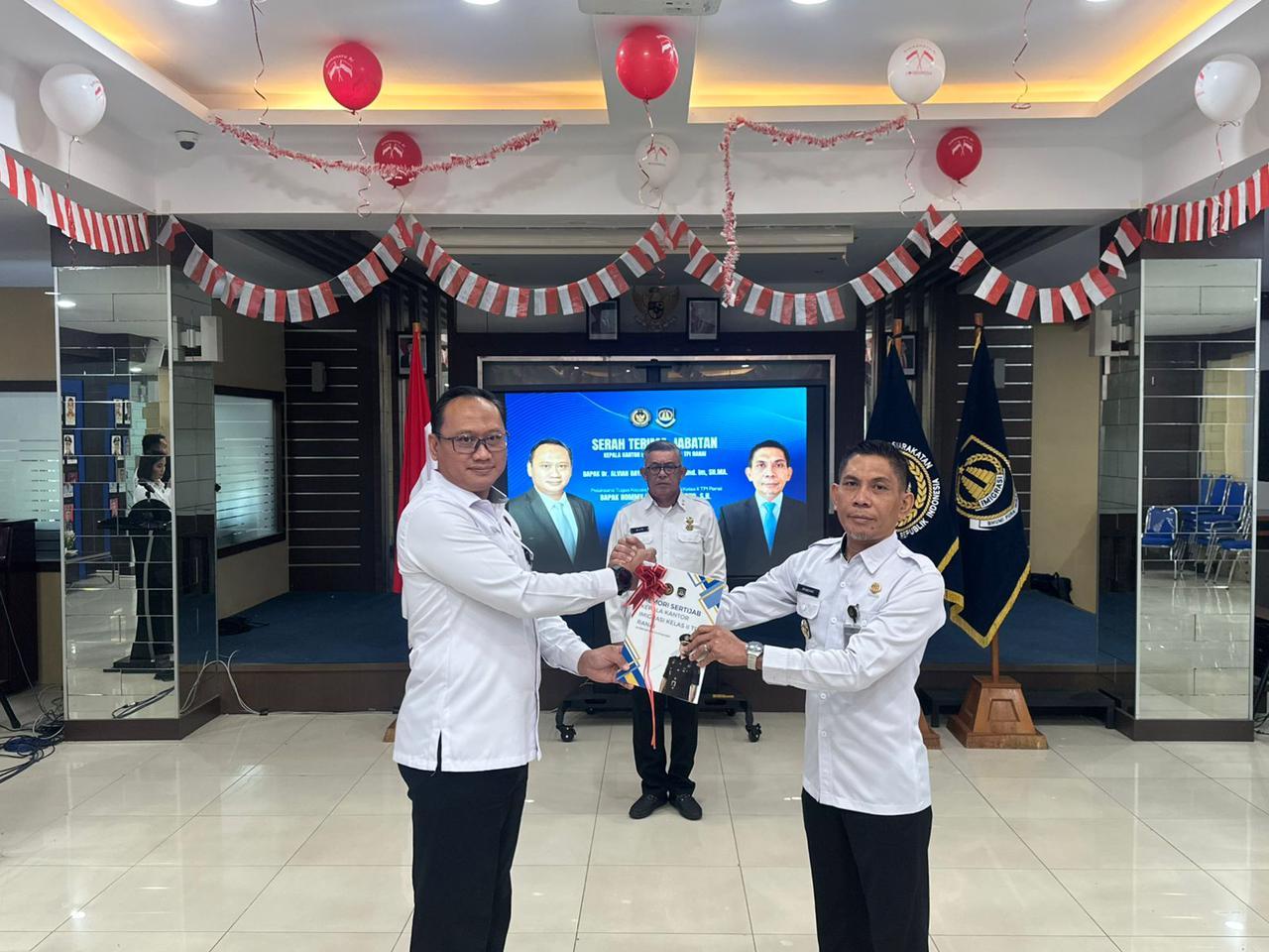 Kepala Kantor Imigrasi Kelas II TPI Tanjung Uban Hadiri Sertijab PLT. Kepala Kantor Imigrasi Kelas II TPI Ranai Kepala Kantor Imigrasi Kelas II TPI Tanjung Uban Hadiri Sertijab PLT. Kepala Kantor Imigrasi Kelas II TPI Ranai